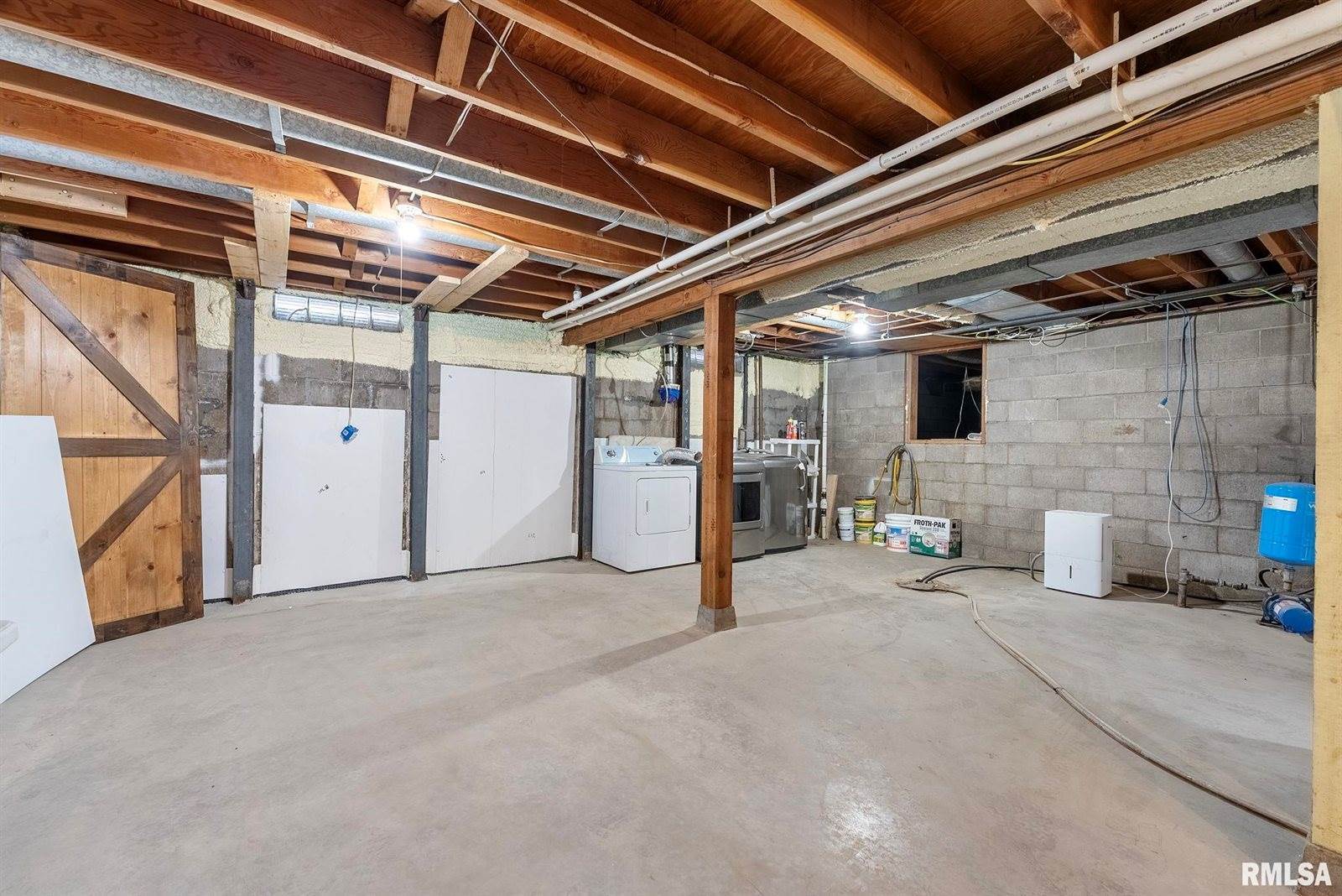 2963 Highway 67 Highway, Camanche, IA 52730