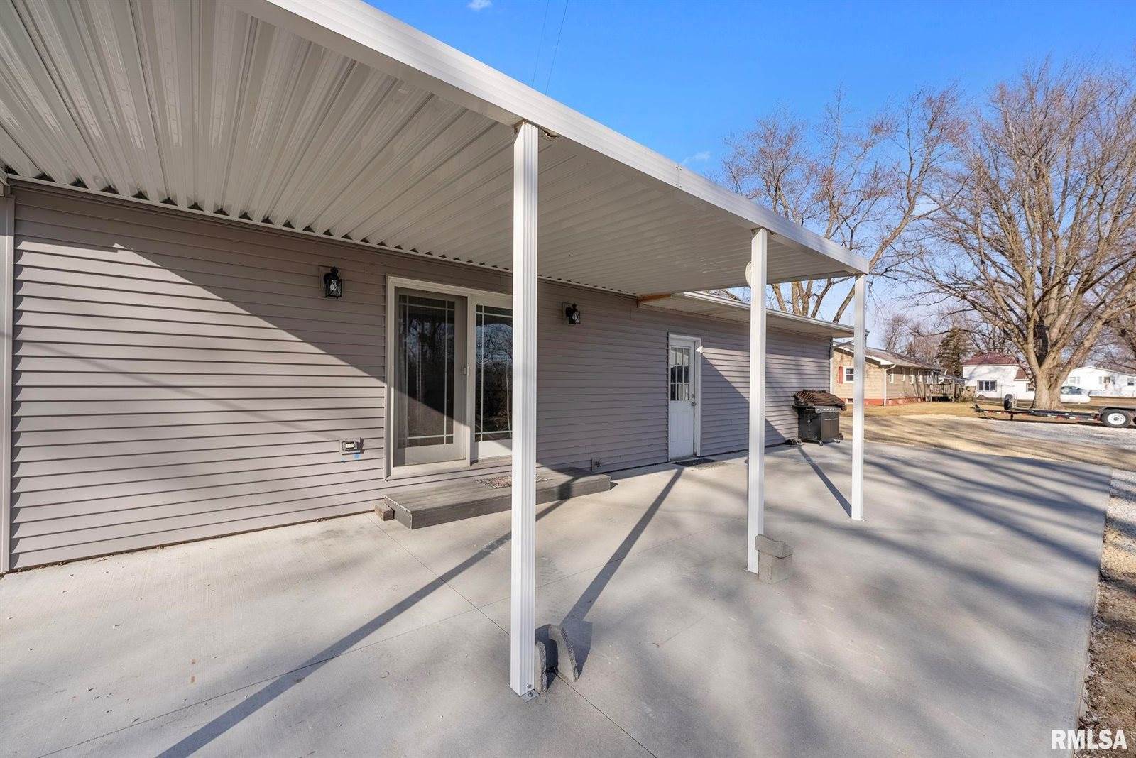 2963 Highway 67 Highway, Camanche, IA 52730