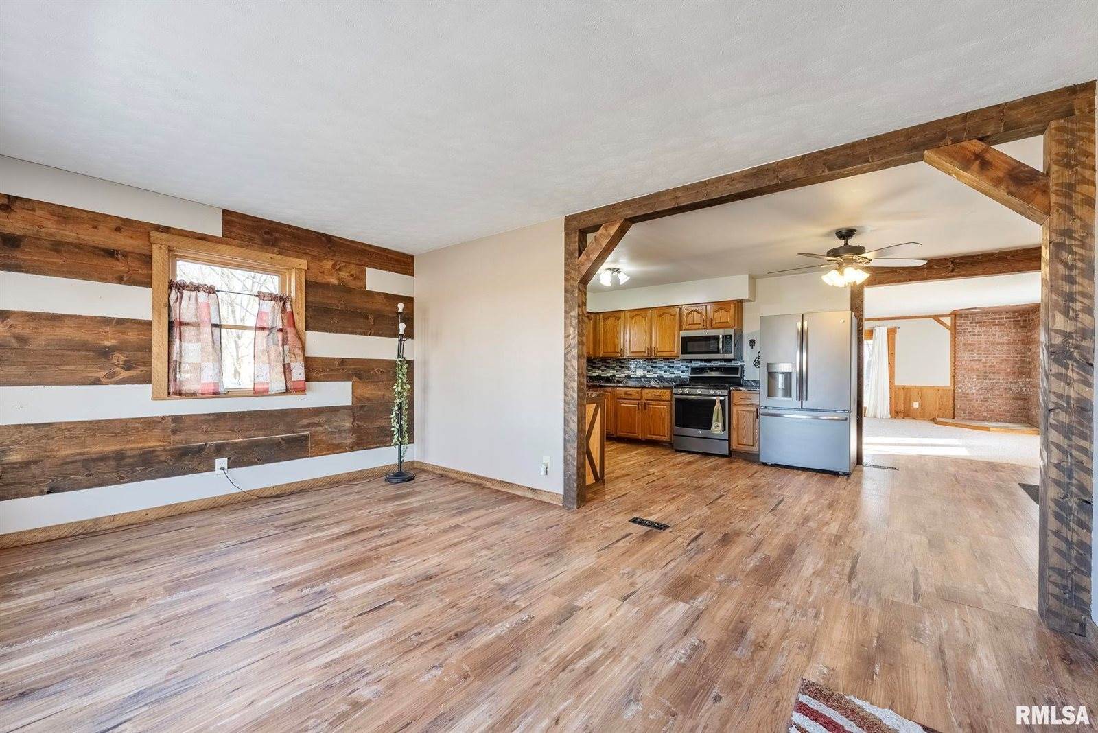 2963 Highway 67 Highway, Camanche, IA 52730