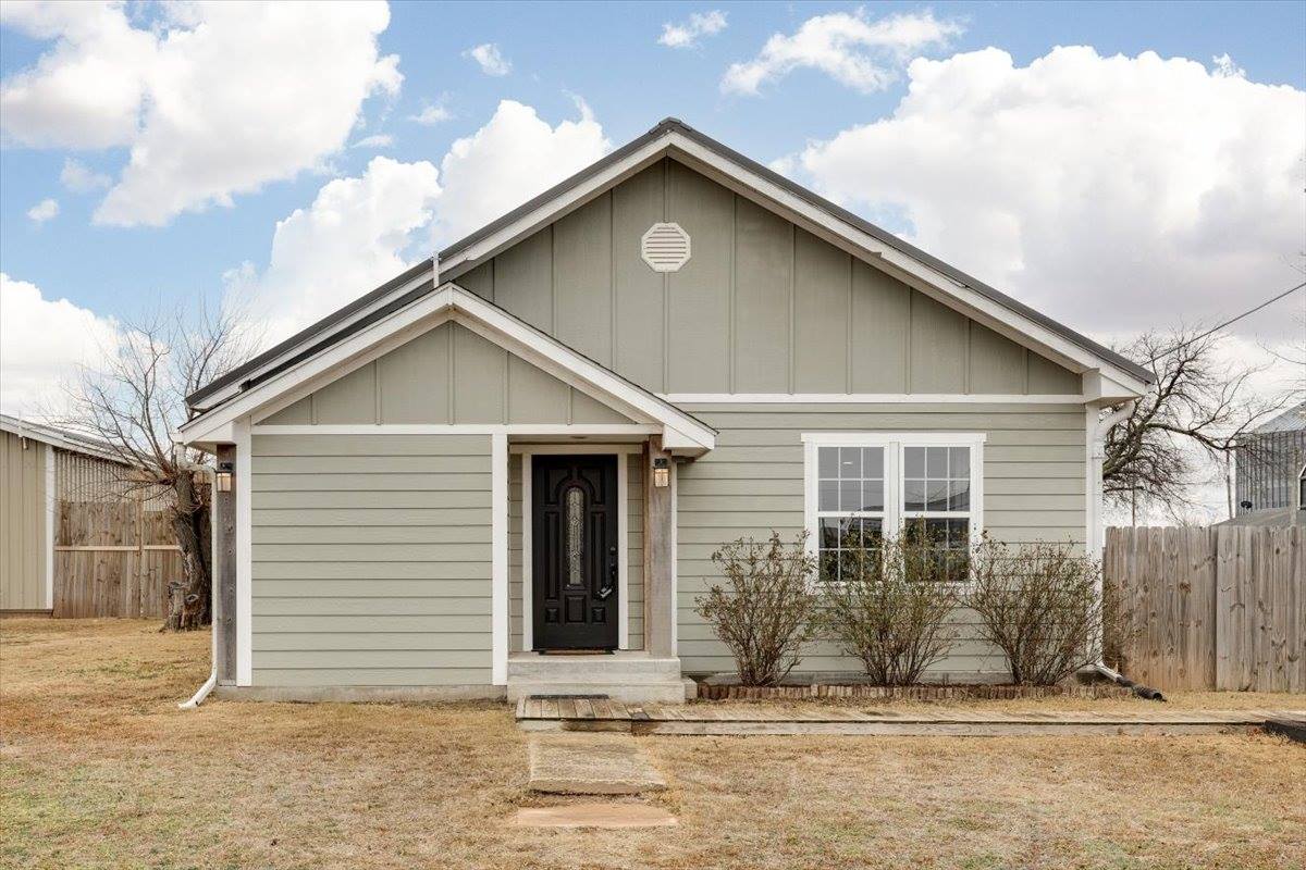 602 2nd St, Chattanooga, OK 73528