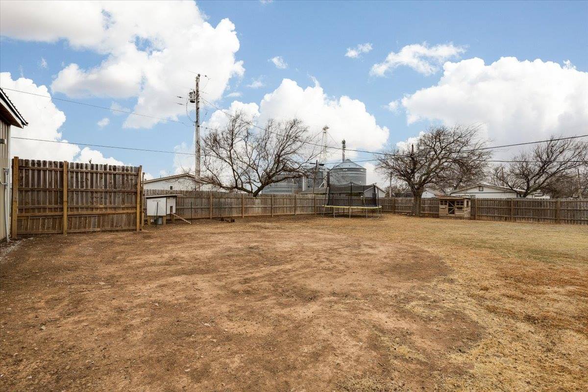 602 2nd St, Chattanooga, OK 73528