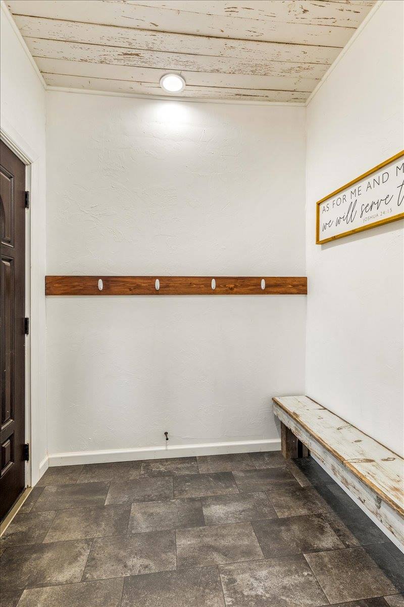 602 2nd St, Chattanooga, OK 73528