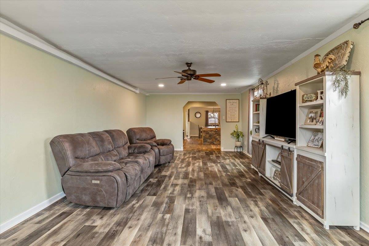 602 2nd St, Chattanooga, OK 73528