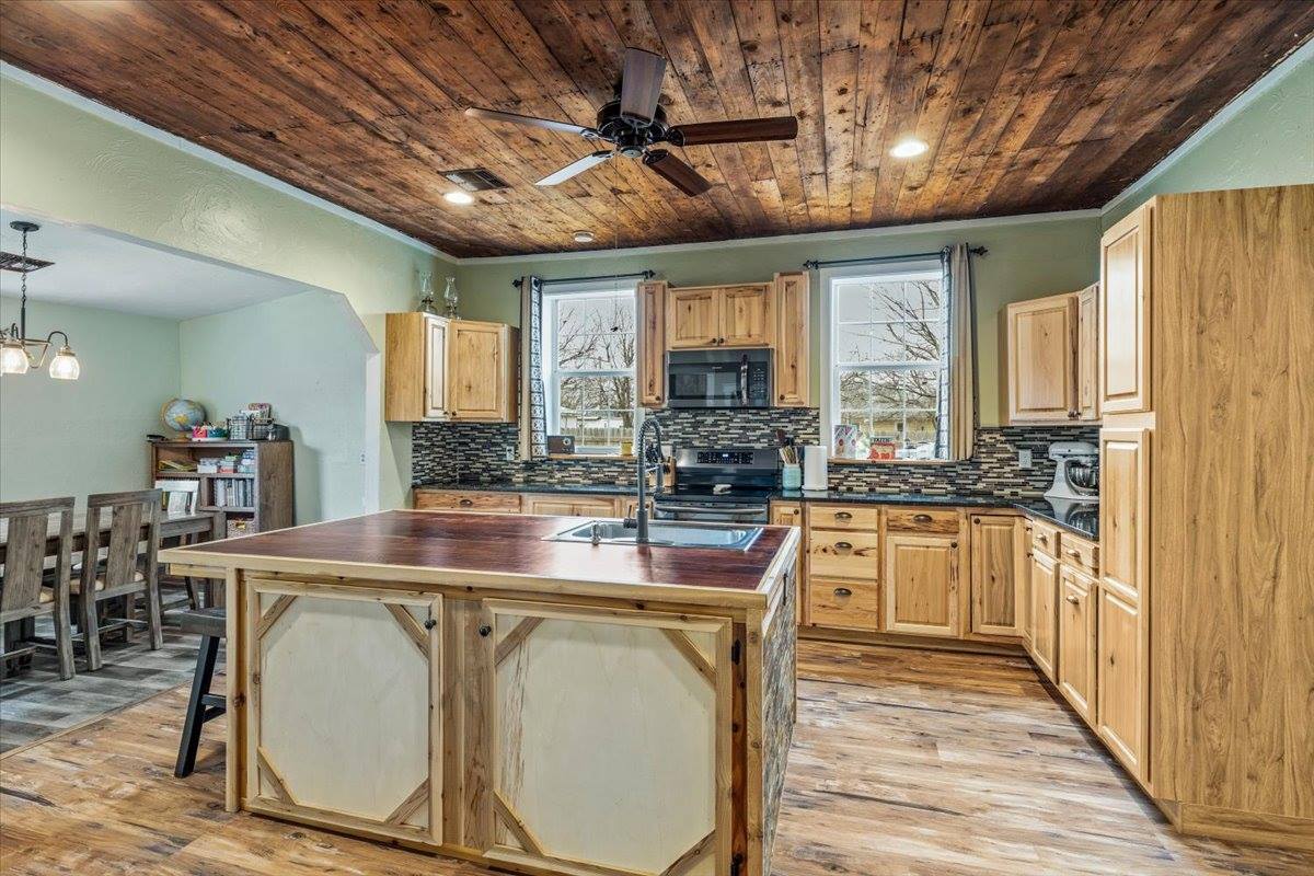 602 2nd St, Chattanooga, OK 73528