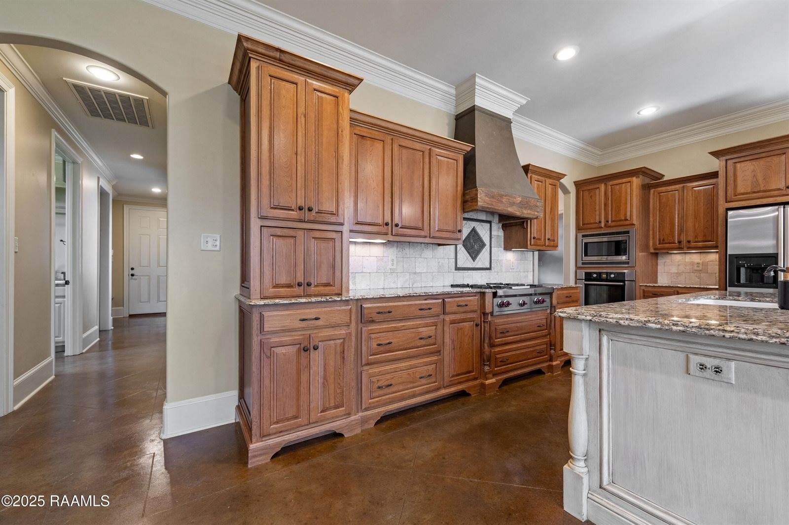 105 Shinnecock Hills Drive, Broussard, LA 70518