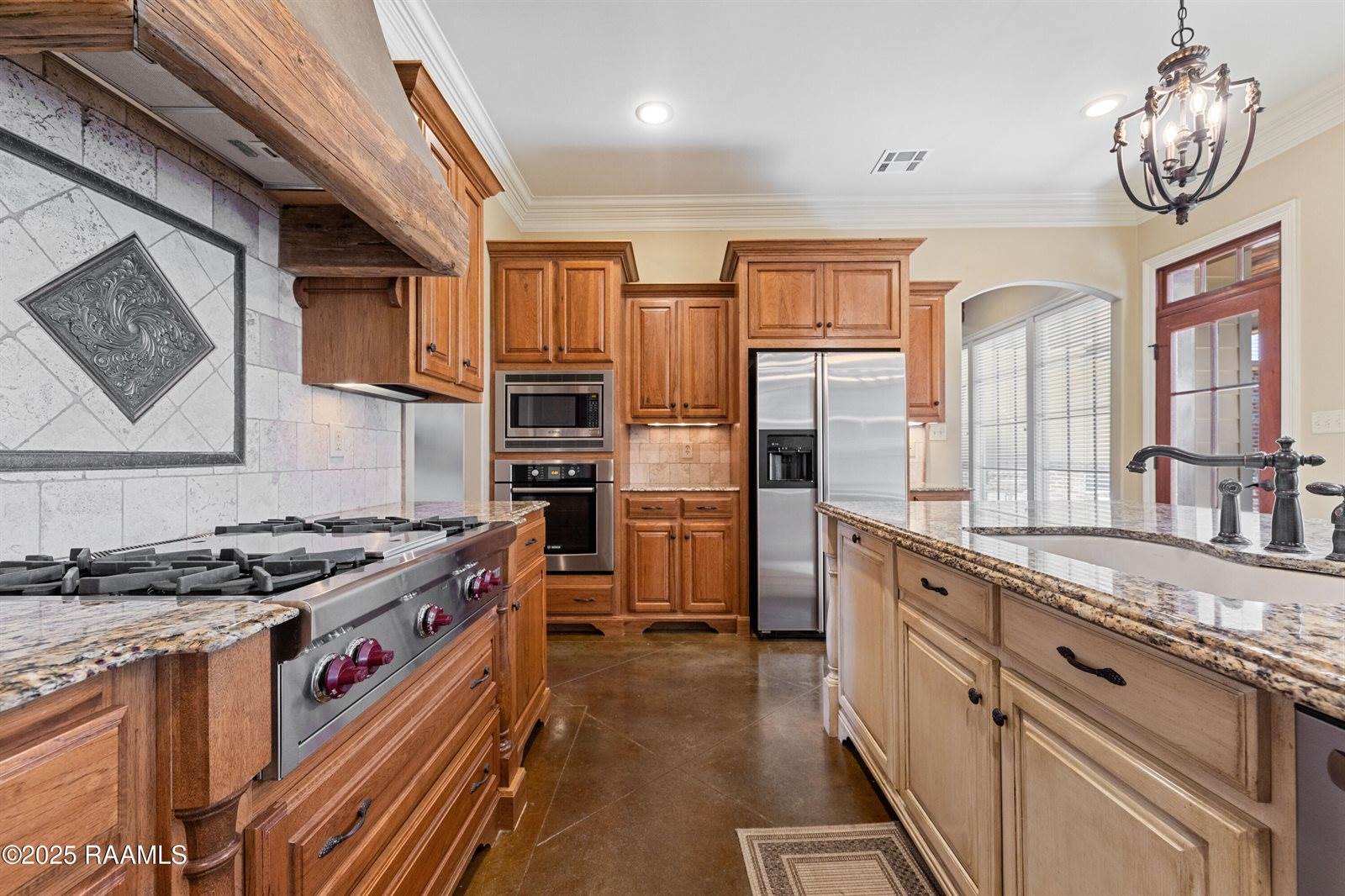 105 Shinnecock Hills Drive, Broussard, LA 70518