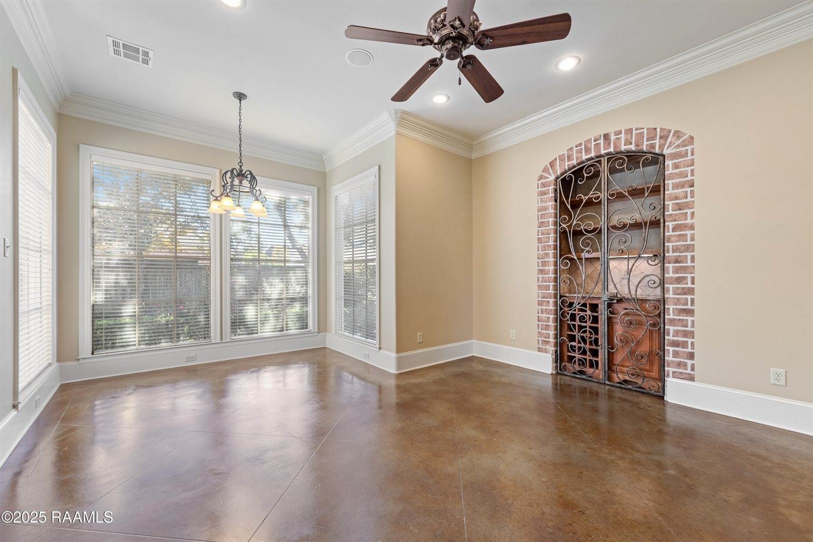 105 Shinnecock Hills Drive, Broussard, LA 70518