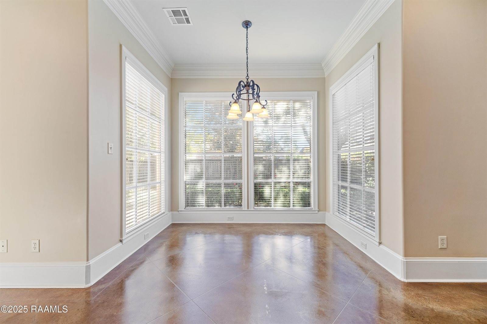 105 Shinnecock Hills Drive, Broussard, LA 70518