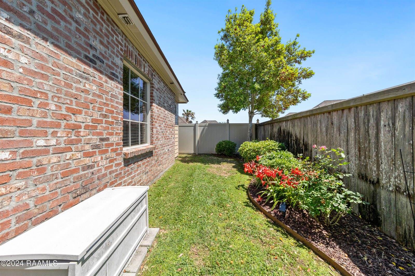 105 Shinnecock Hills Drive, Broussard, LA 70518