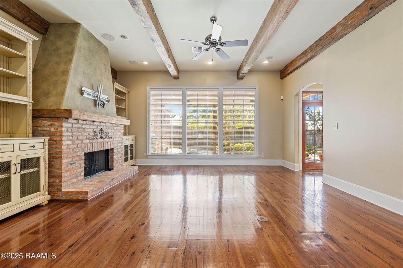 105 Shinnecock Hills Drive, Broussard, LA 70518