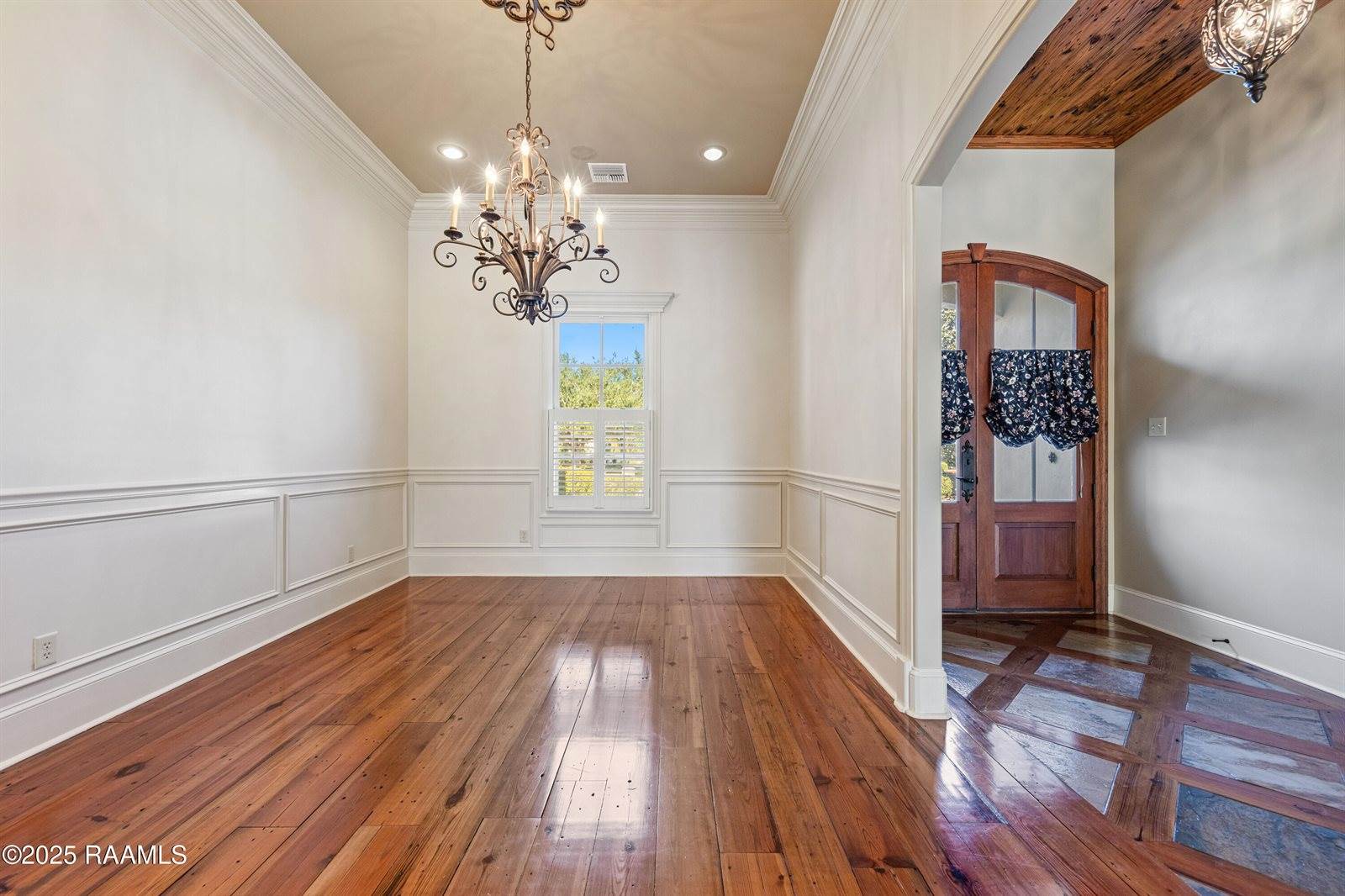 105 Shinnecock Hills Drive, Broussard, LA 70518