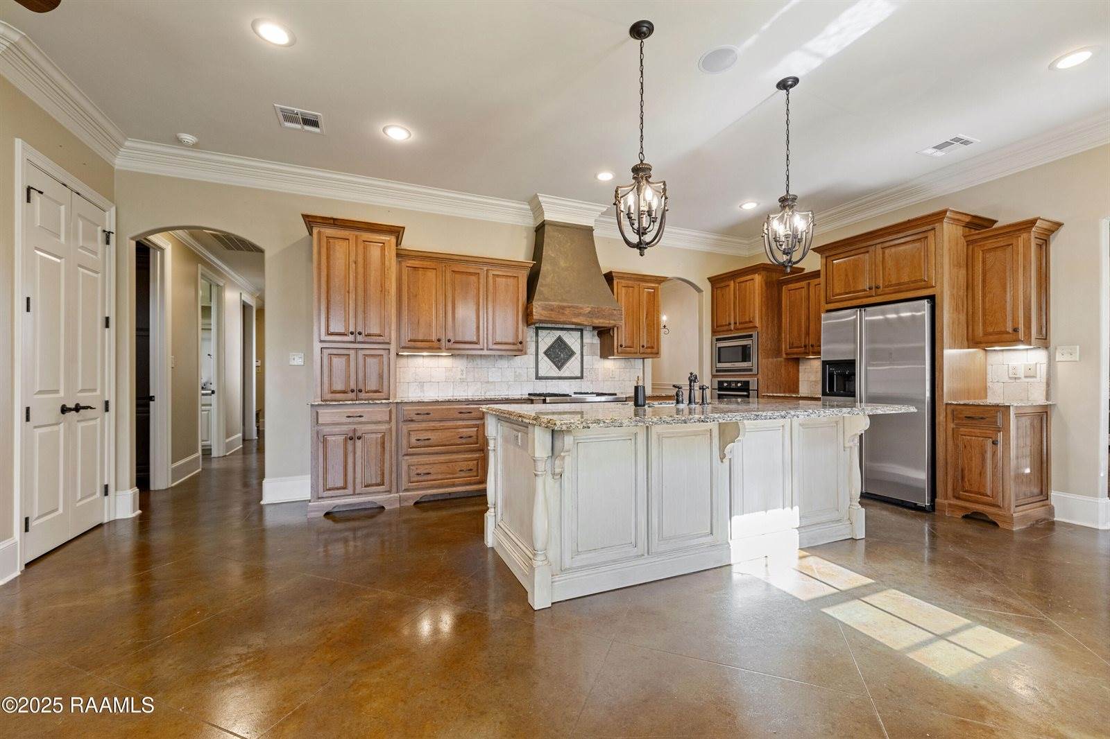 105 Shinnecock Hills Drive, Broussard, LA 70518