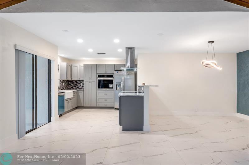 2853 SW 15th ST, Deerfield Beach, FL 33442