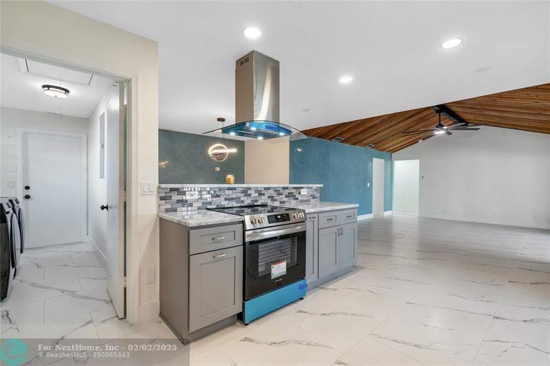 2853 SW 15th ST, Deerfield Beach, FL 33442