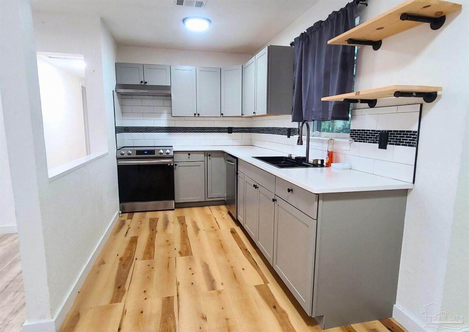 215 Emerald Ave, Pensacola, FL 32505