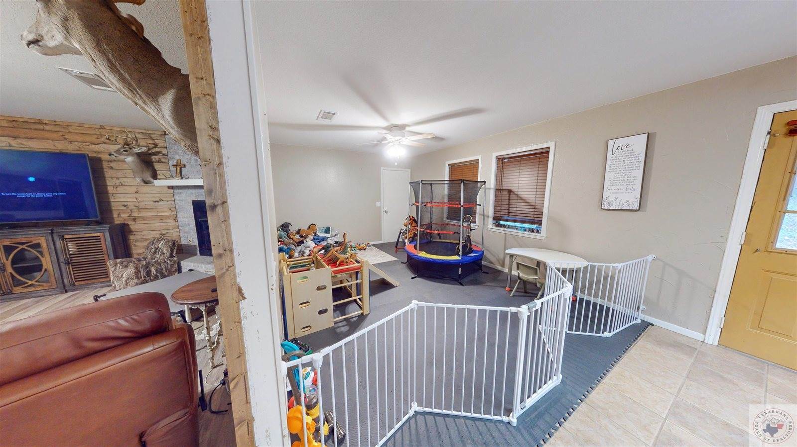 504 Cantrell Dr, Nash, TX 75569