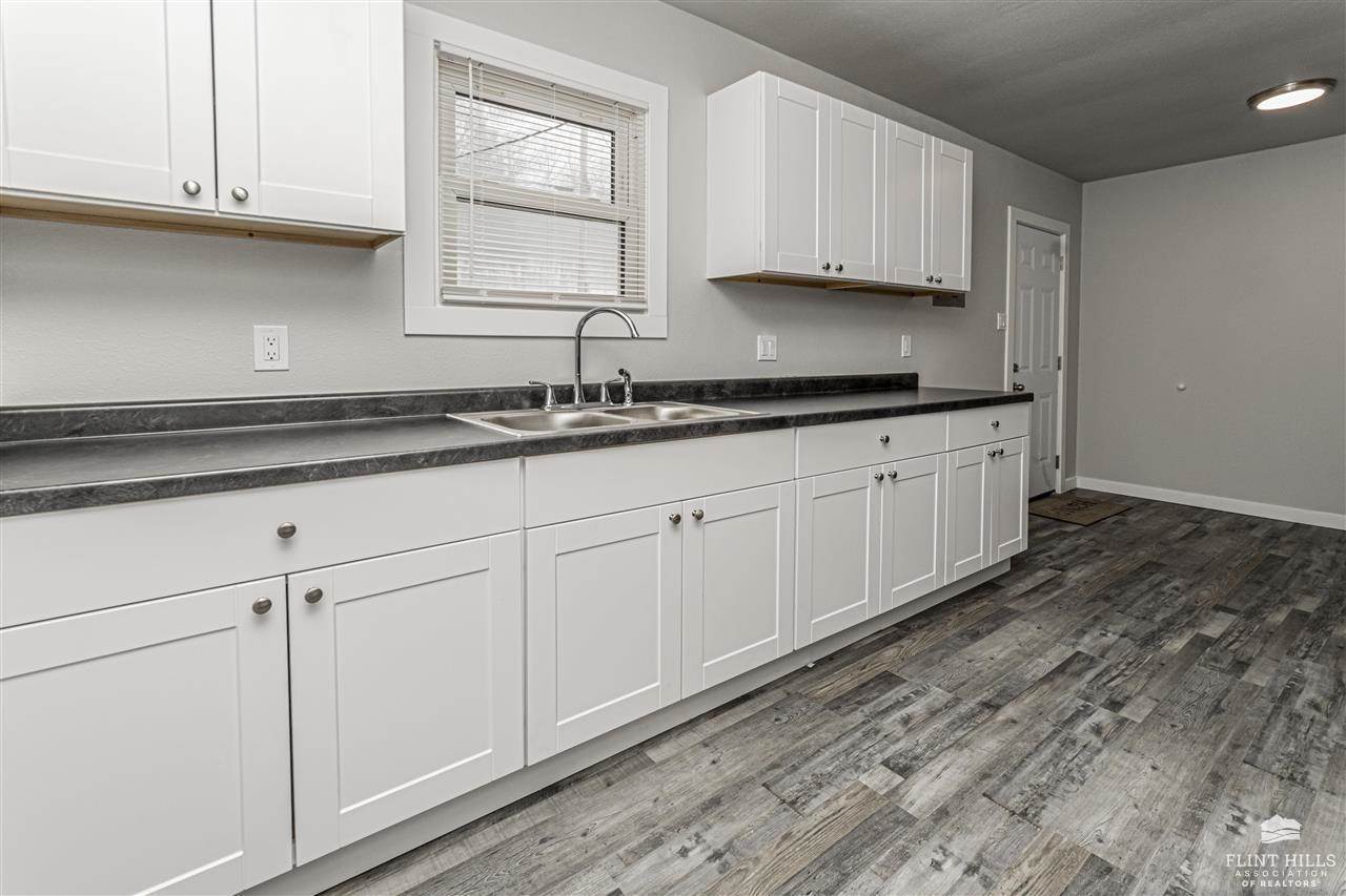 199 East Grandview Drive, Grandview Plaza, KS 66441