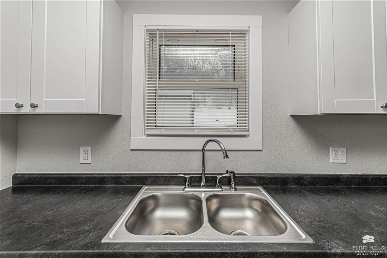 199 East Grandview Drive, Grandview Plaza, KS 66441