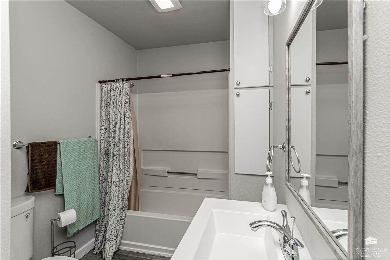 199 East Grandview Drive, Grandview Plaza, KS 66441