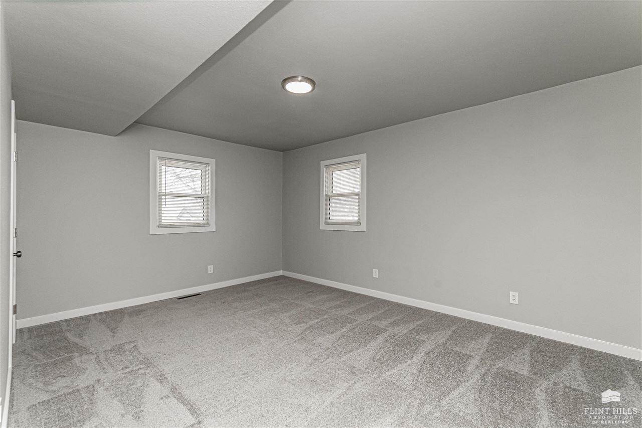 199 East Grandview Drive, Grandview Plaza, KS 66441