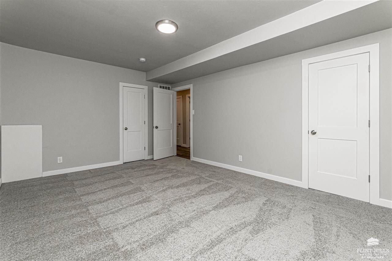 199 East Grandview Drive, Grandview Plaza, KS 66441