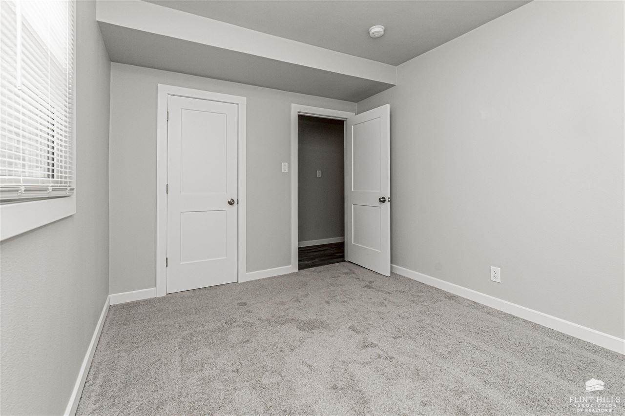 199 East Grandview Drive, Grandview Plaza, KS 66441