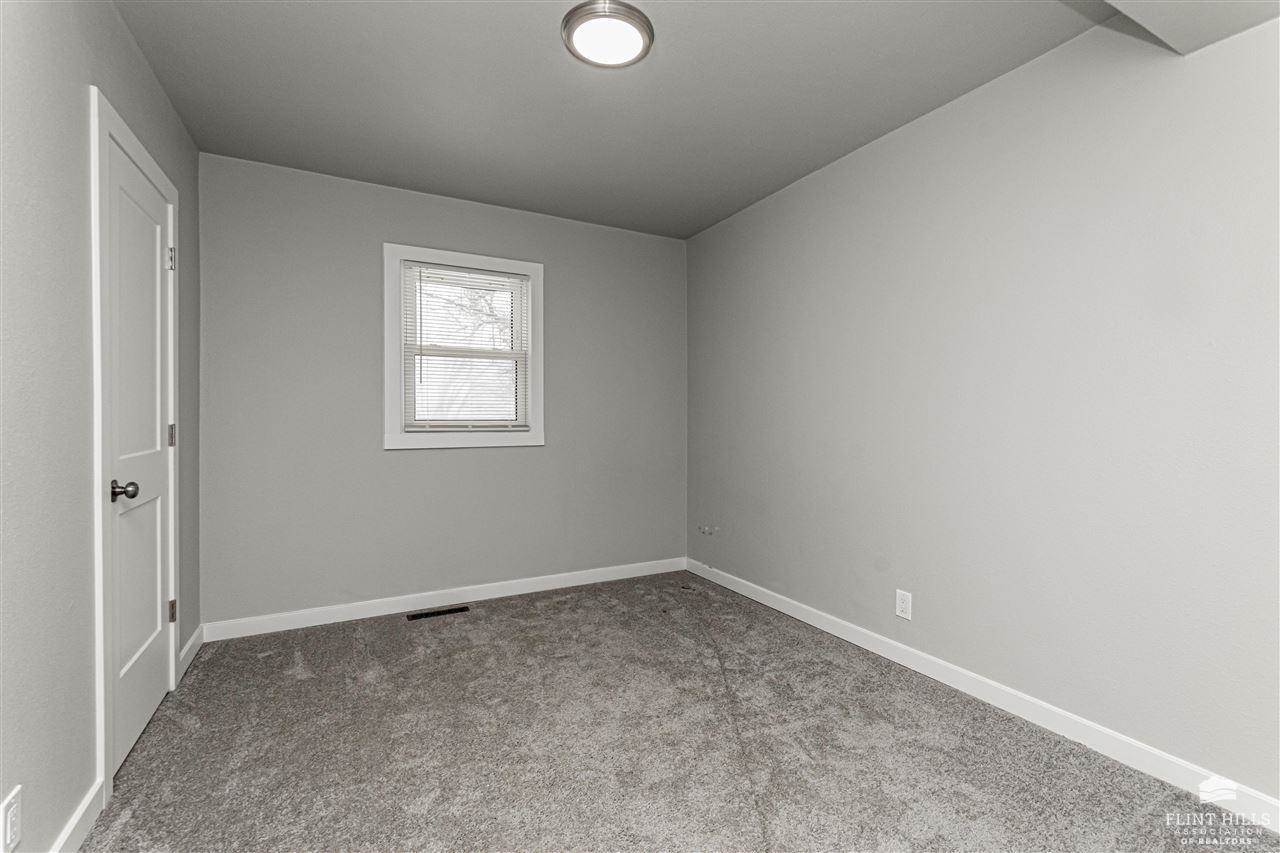 199 East Grandview Drive, Grandview Plaza, KS 66441