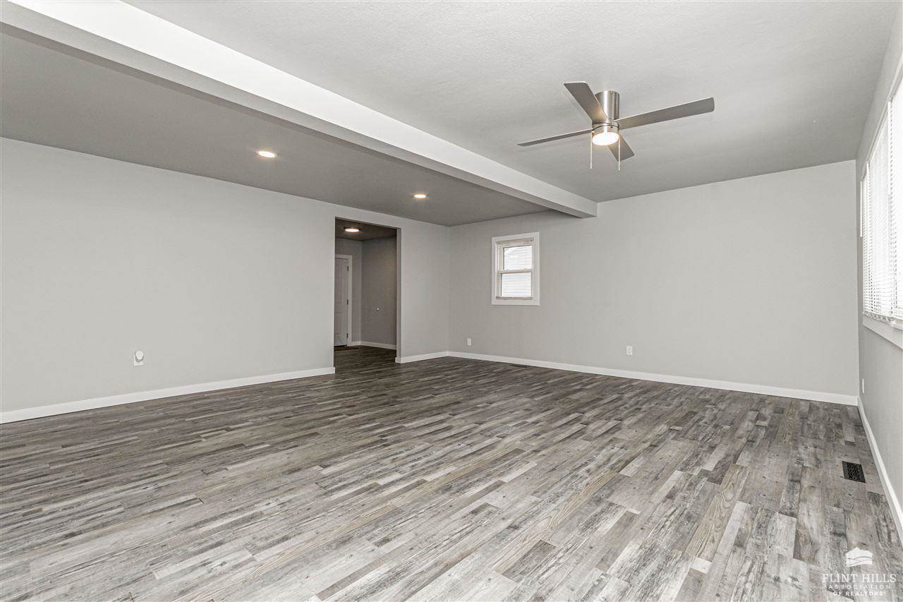 199 East Grandview Drive, Grandview Plaza, KS 66441