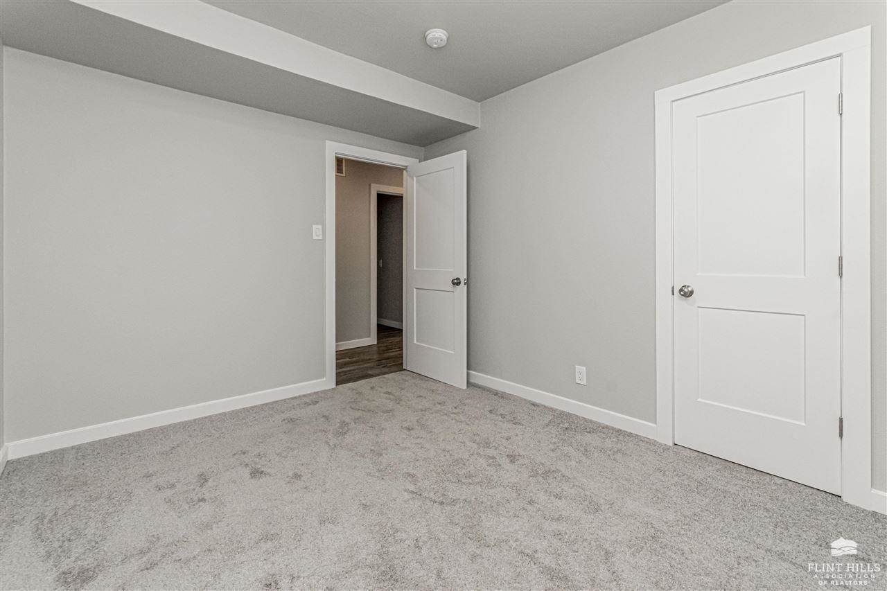 199 East Grandview Drive, Grandview Plaza, KS 66441