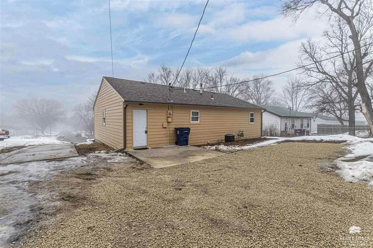 199 East Grandview Drive, Grandview Plaza, KS 66441