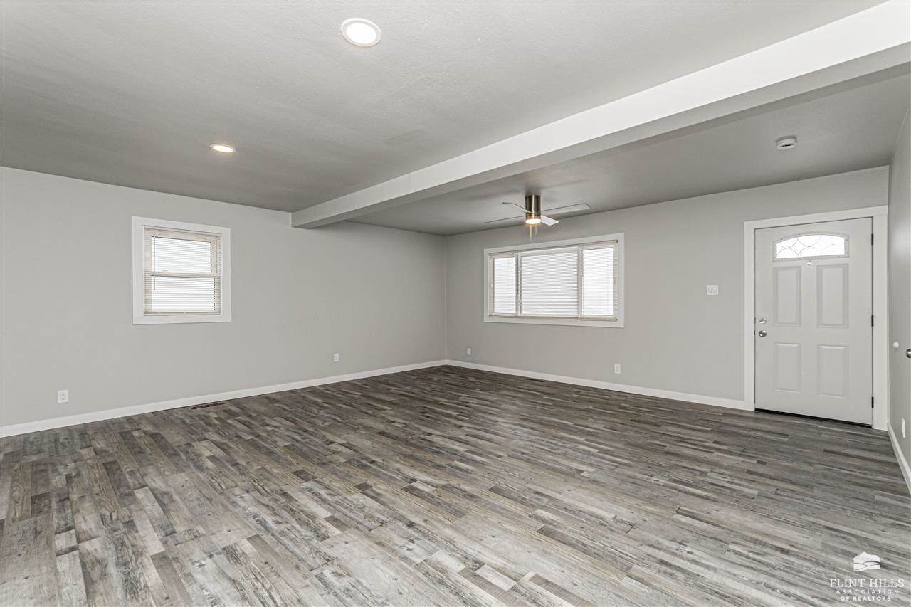 199 East Grandview Drive, Grandview Plaza, KS 66441