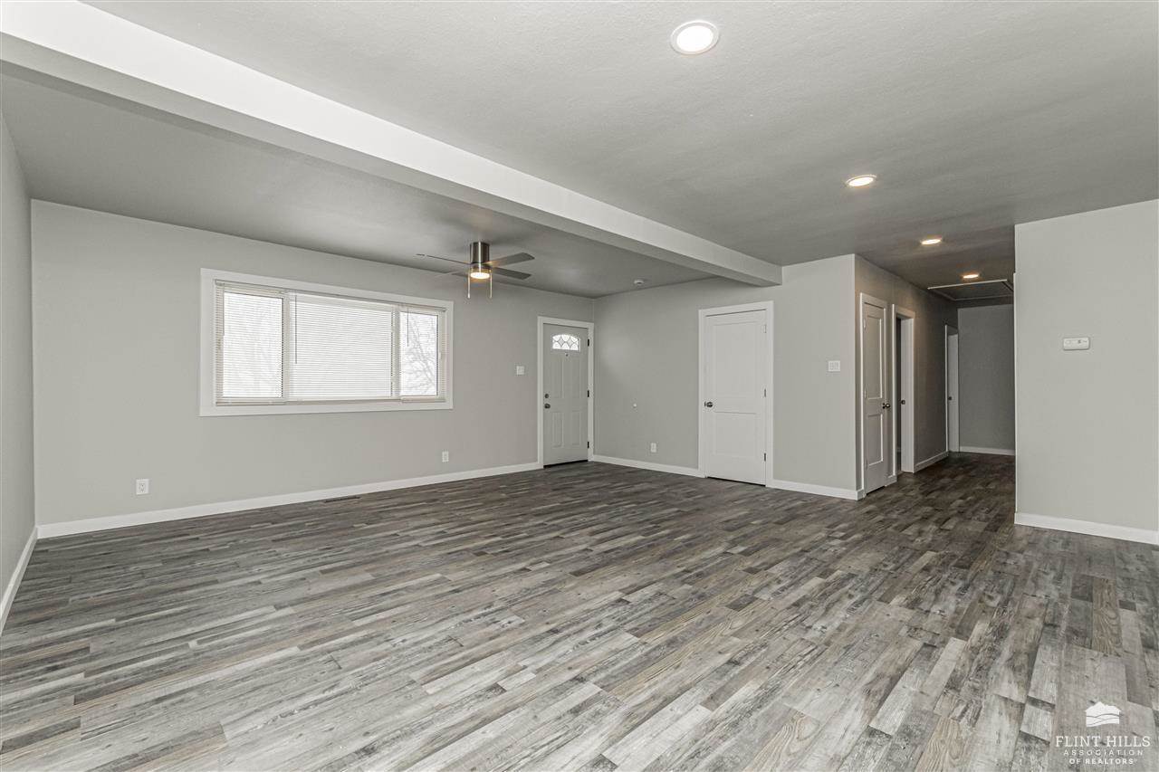 199 East Grandview Drive, Grandview Plaza, KS 66441