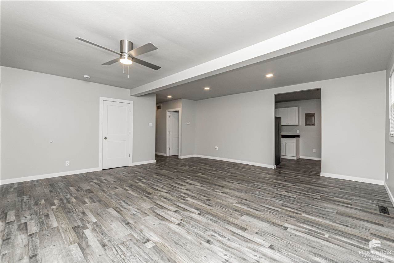 199 East Grandview Drive, Grandview Plaza, KS 66441