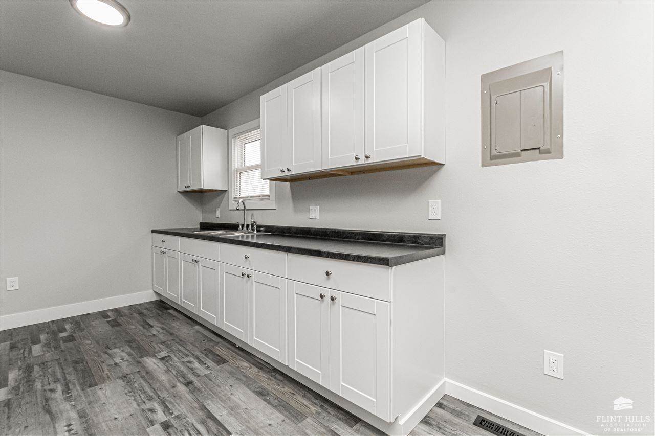 199 East Grandview Drive, Grandview Plaza, KS 66441