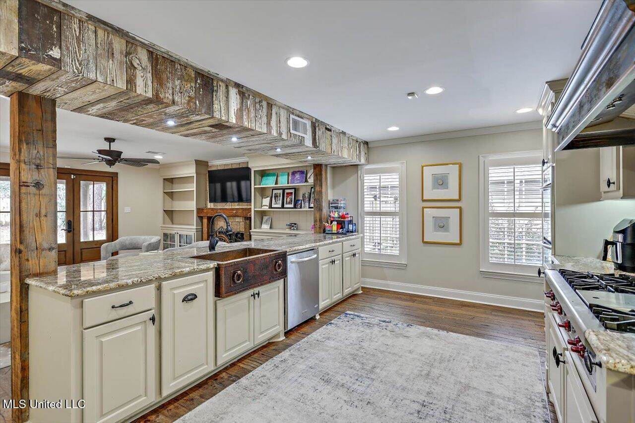 1641 Sheffield Drive, Jackson, MS 39211