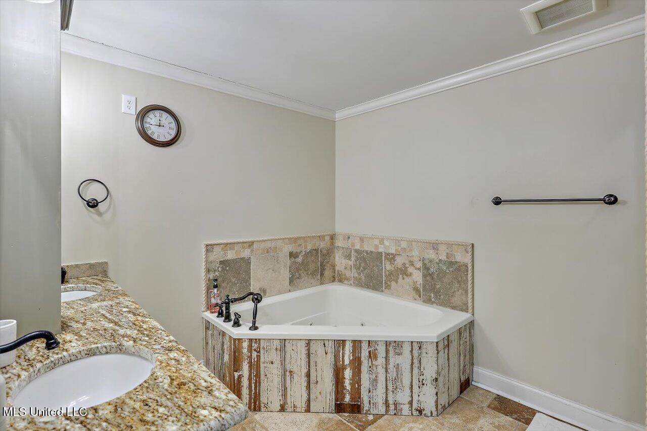 1641 Sheffield Drive, Jackson, MS 39211