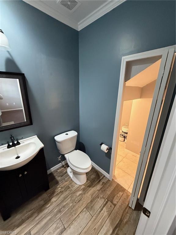 3258 Tamara DR 8, Naples, FL 34109