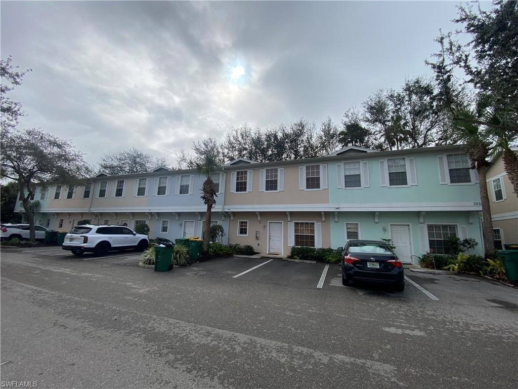 3258 Tamara DR 8, Naples, FL 34109