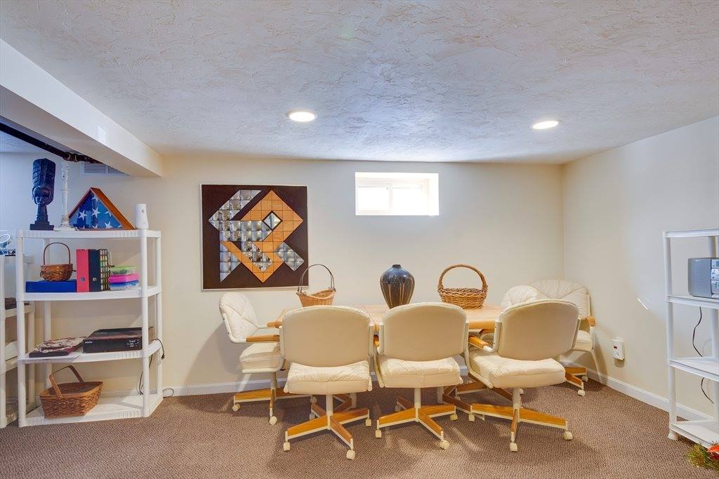 78 Cliff St, Quincy, MA 02169