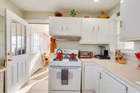 78 Cliff St, Quincy, MA 02169