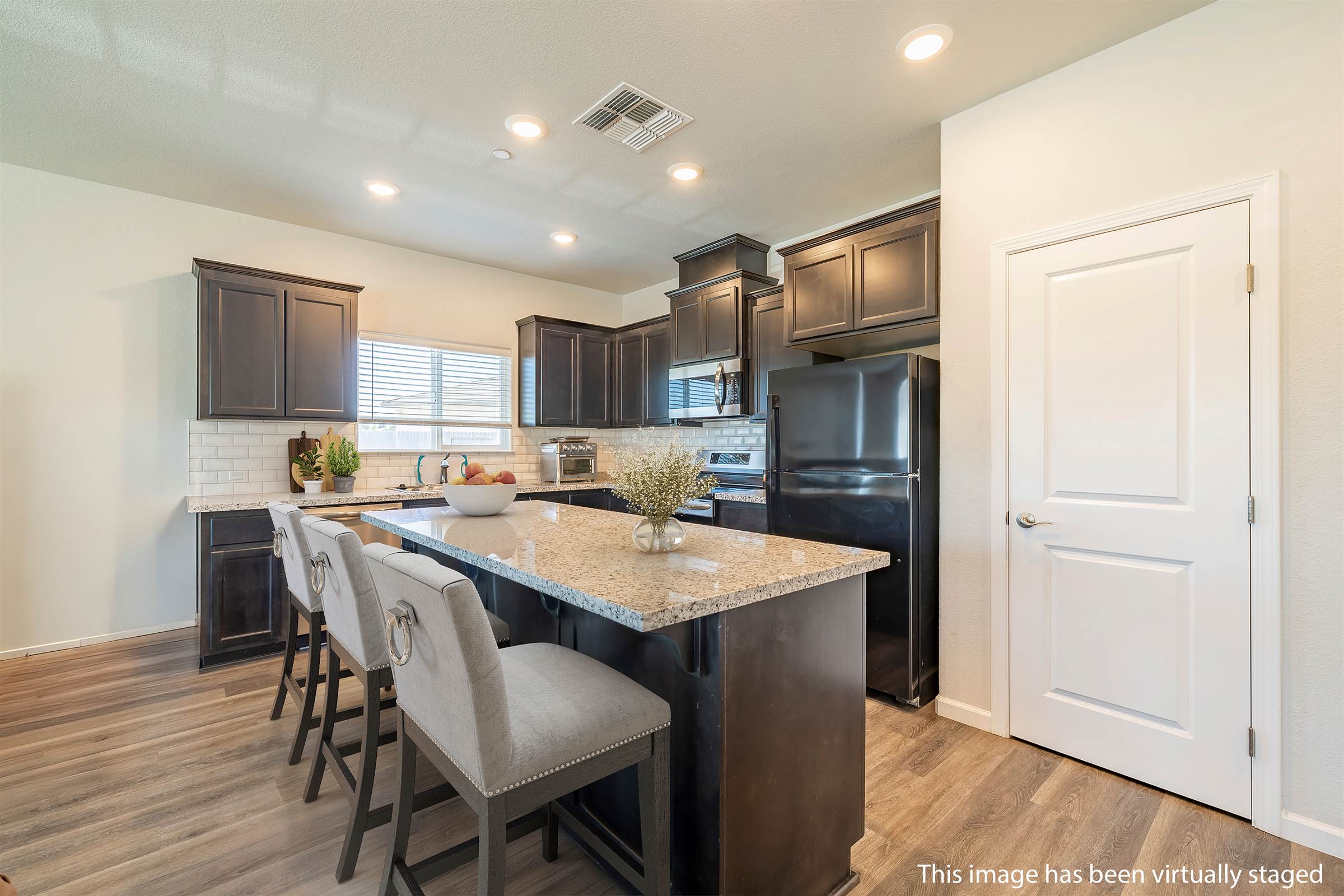 1046 Willow Dr, Ione, CA 95640