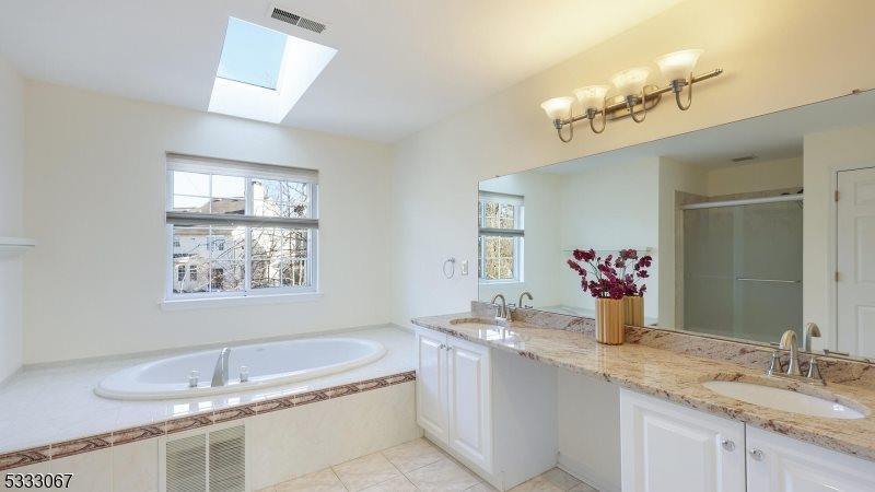 10 Noble Ct, Bridgewater Township, NJ 08807