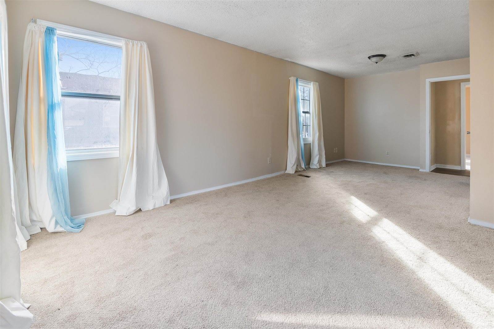 550 South Elpyco St, Wichita, KS 67218