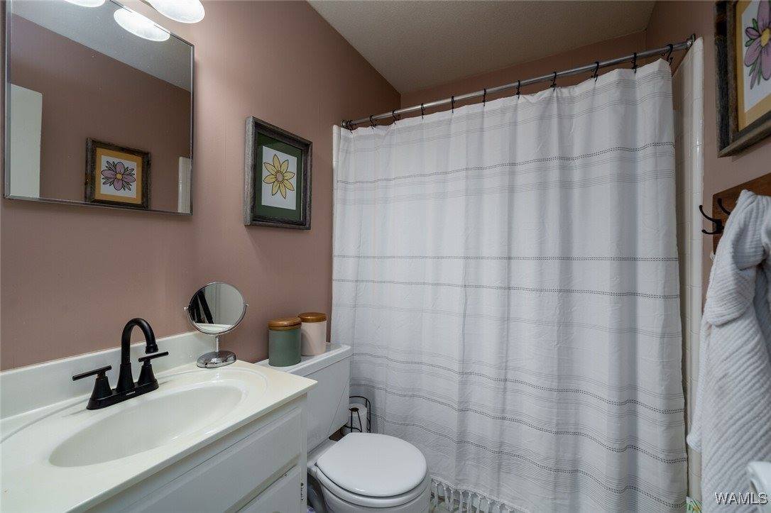 901 Fernhill Court, Northport, AL 35473