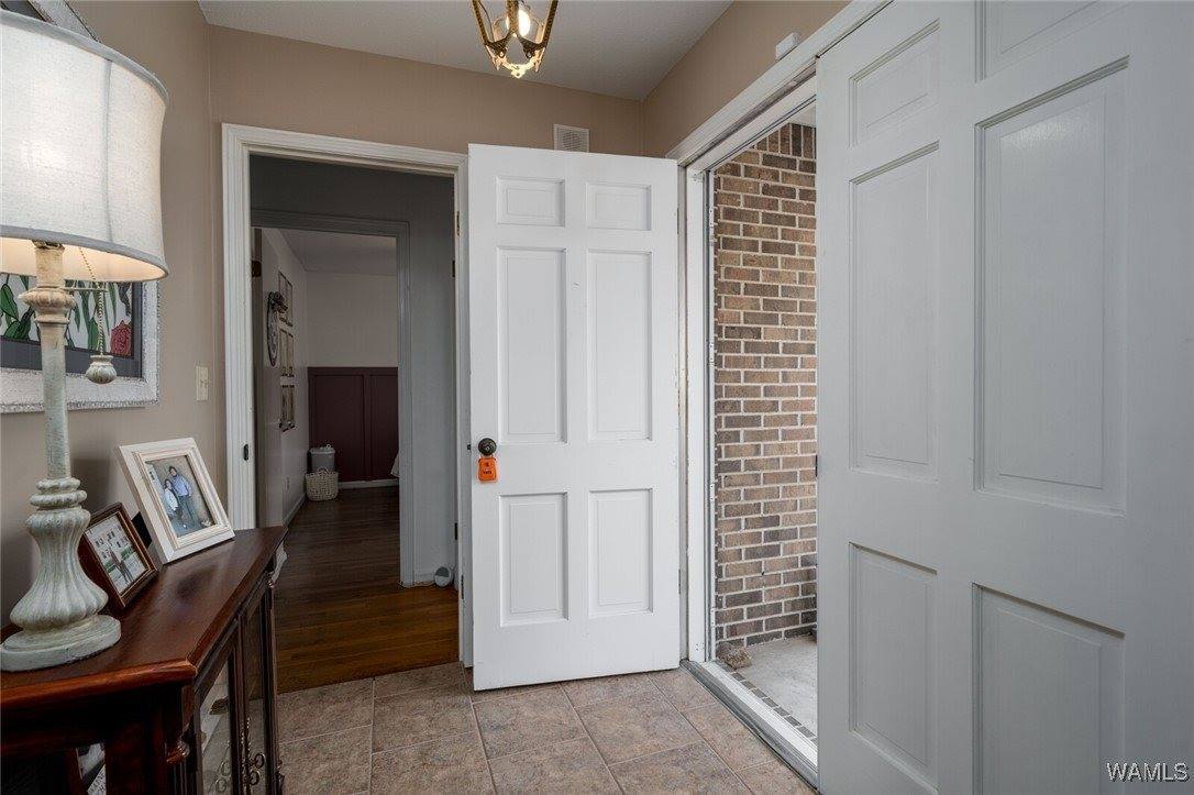 901 Fernhill Court, Northport, AL 35473