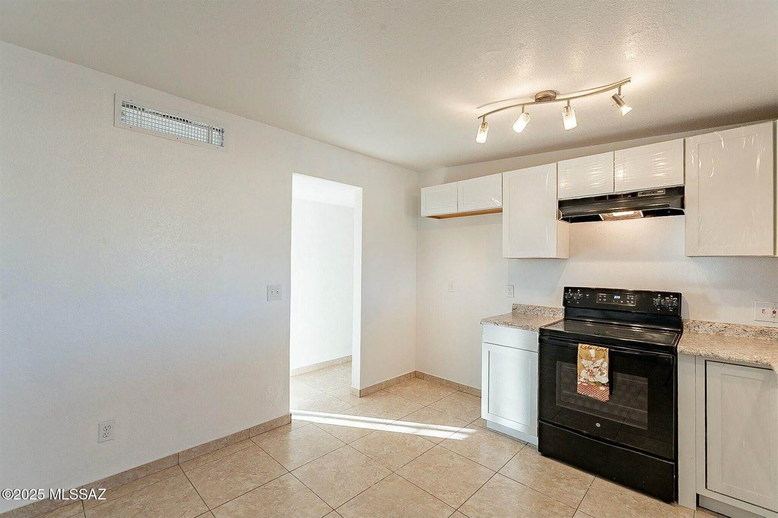 4857 S Calle Pilar, Tucson, AZ 85714