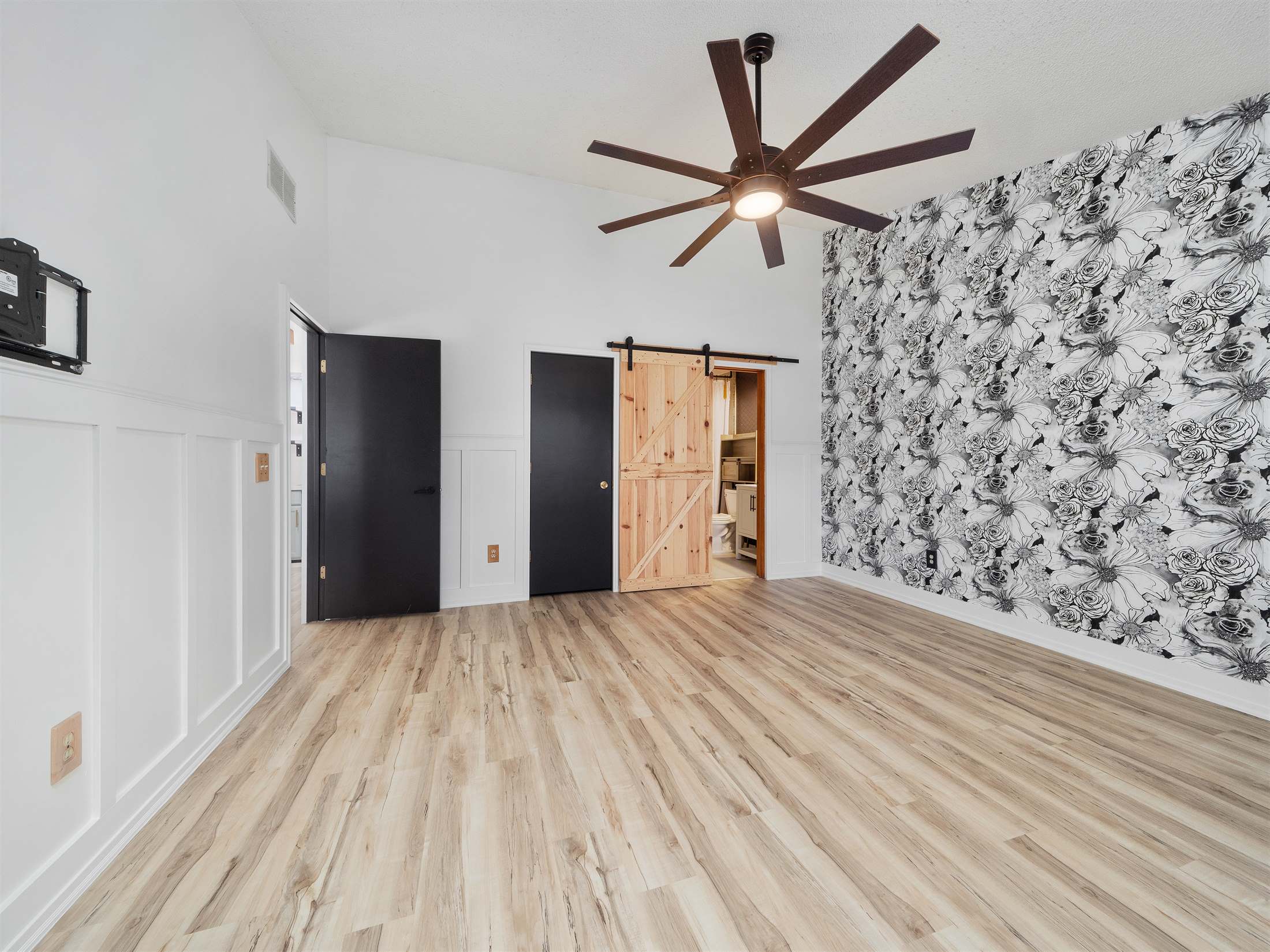 313 Shorewood Court, Columbia City, IN 46725