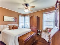 2072 W Lotus Ave, Fort Worth, TX 76111