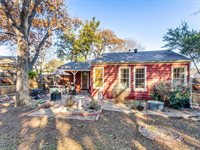 2072 W Lotus Ave, Fort Worth, TX 76111