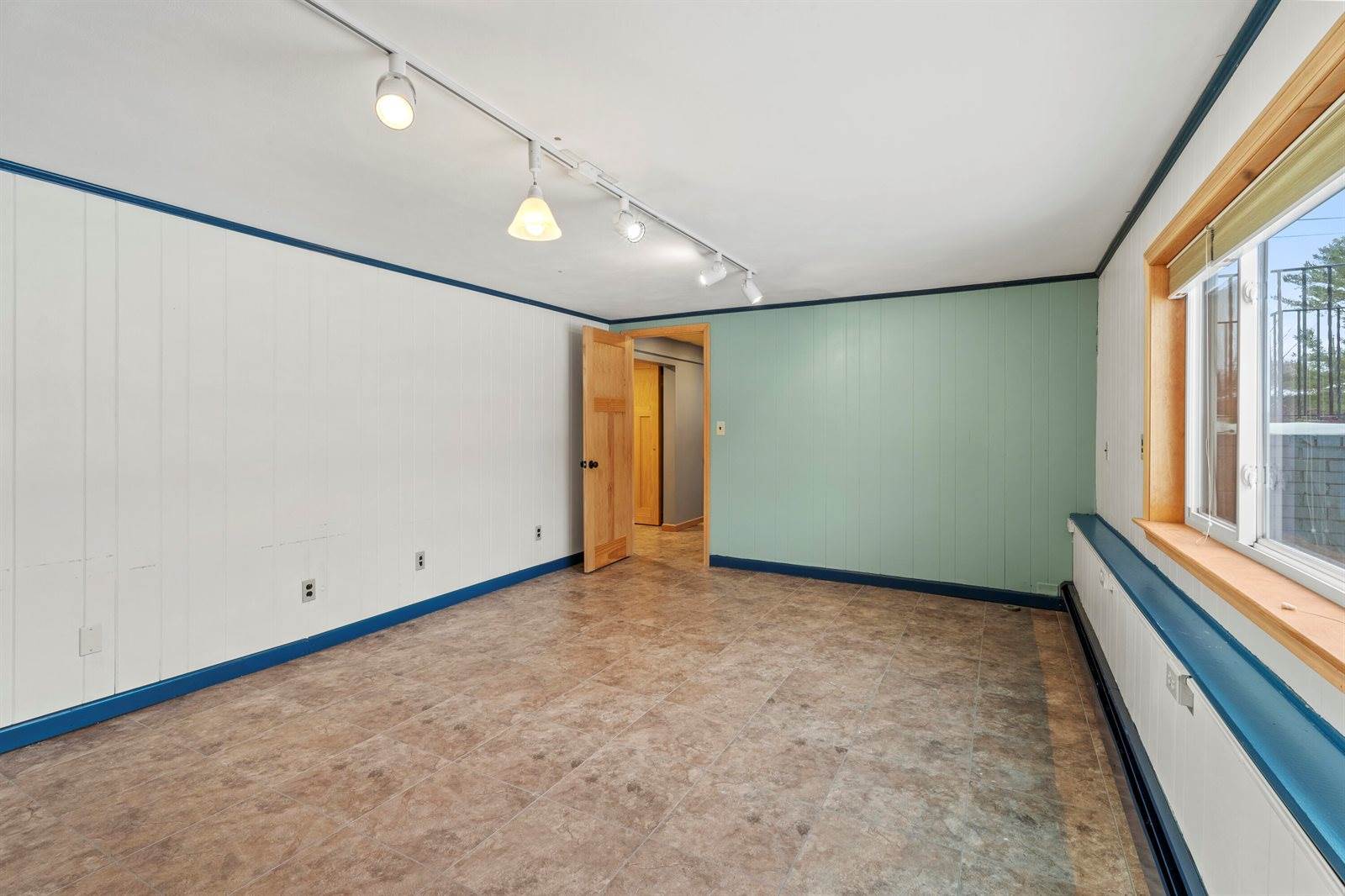 60 Sunset Strip, Brewer, ME 04412